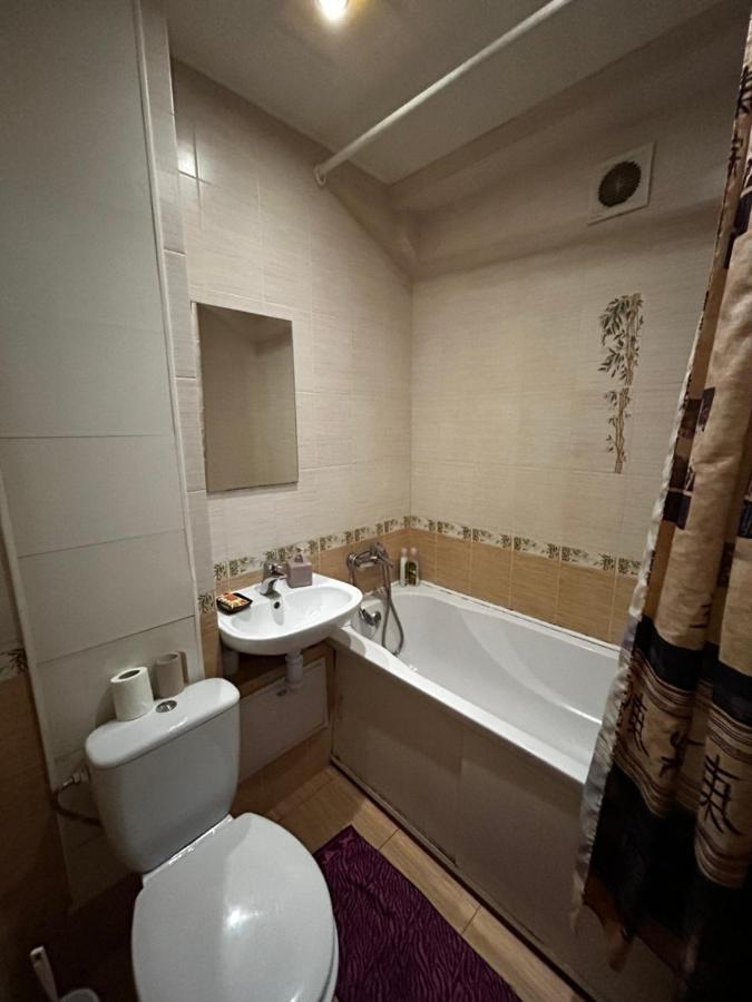 Apartment Near Train Station And Close To City Center Kiev Exterior foto